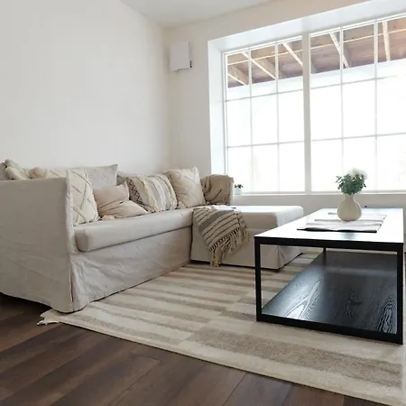 Sweet Apartment *